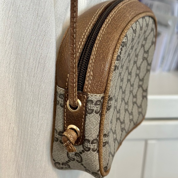 Gucci Plus Monogram Crossbody - Picture 6 of 13